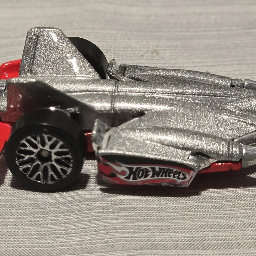 2001 Hot Wheels #34 First Editions 22/36 JET THREAT 3.0 Gray Diecast Car
